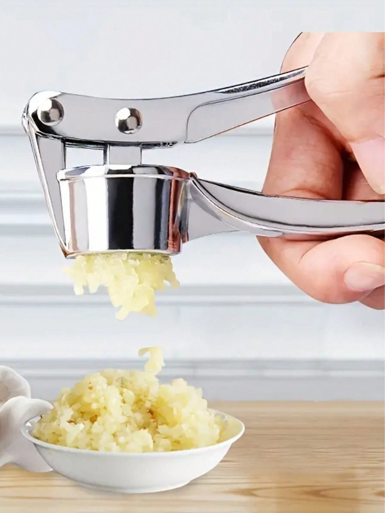 Kitchen Garlic Press Crusher M - Manual Garlic Press review and price